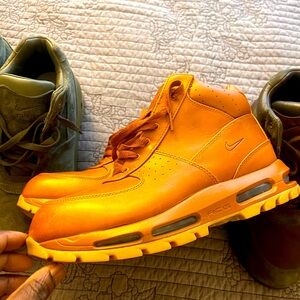 Nike acg boots sz 11 color tan
